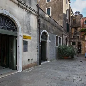 https://palazzina-canal.hotelinveneto.com